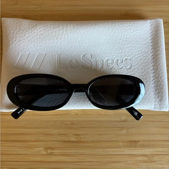 Le Specs
Outta Love Oval Sunglasses - Picture 2 of 6